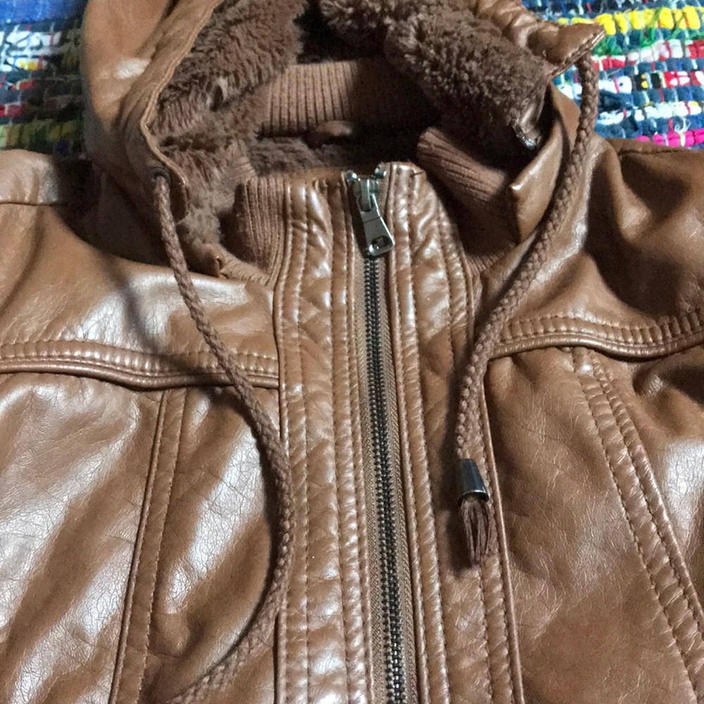 A jacket - Picture 3 of 3